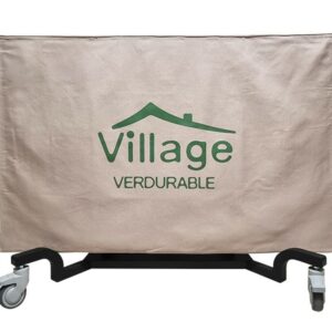 Housse de protection sur mesure pour table interactive de mémoire, en tissu lin beige naturel avec le logo "Village Verdurable" imprimé en vert.